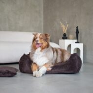lezacy-pies-w-legowisku-brazowym-milano.jpg